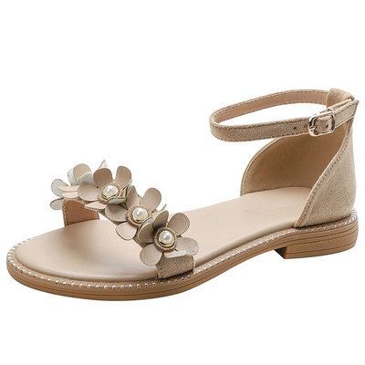 Γυναικεία σανδάλια με τρισδιάστατο στοιχείο και επίπεδη σόλα