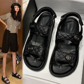 Női bőr szandál fehér és fekete folttal