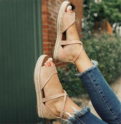 Új modell velúr szandál platformmal