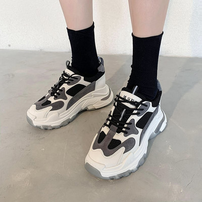 Nyári női tornacipő lapos talppal és fűzővel