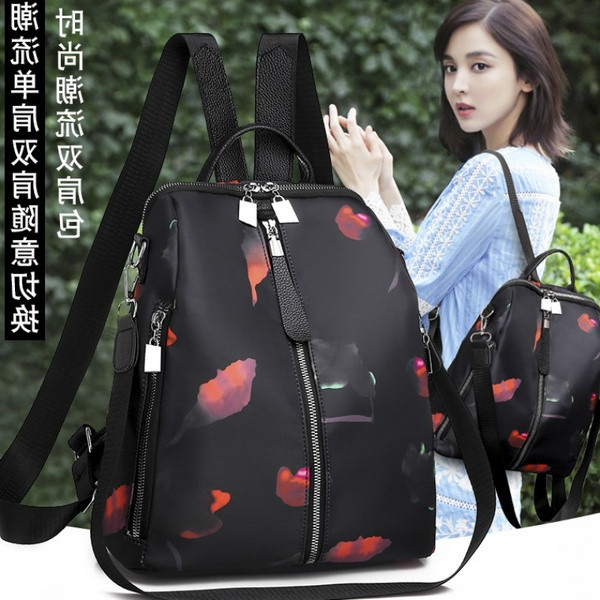 Napi cipzáras női hátizsák - fekete színben