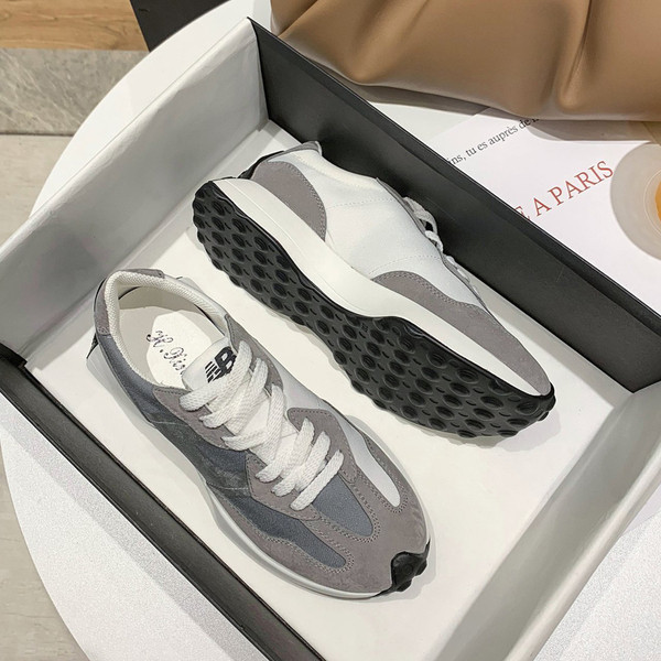 Fekete és szürke fűzős női tornacipő új modellje