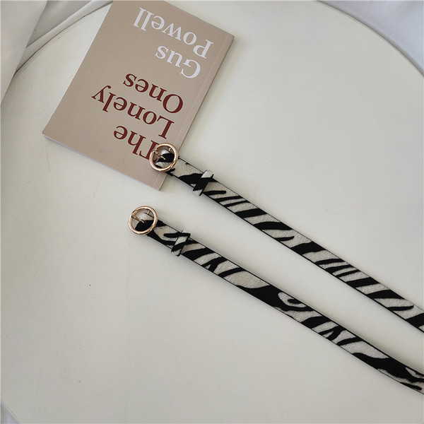 Vékony női öv jobb oldali zebrával