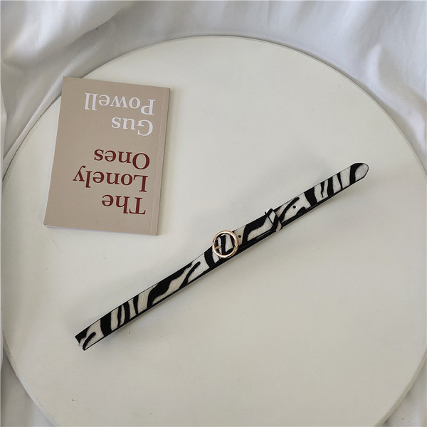 Vékony női öv jobb oldali zebrával