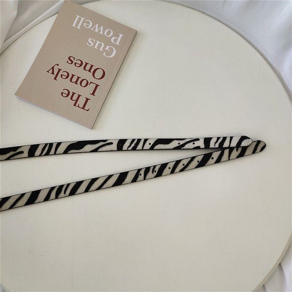 Vékony női öv jobb oldali zebrával