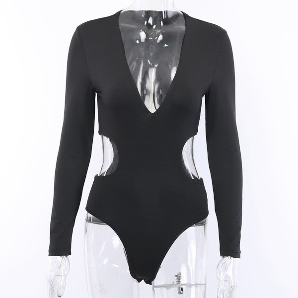 Modern női test hosszú ujjakkal és mély nyakkivágással