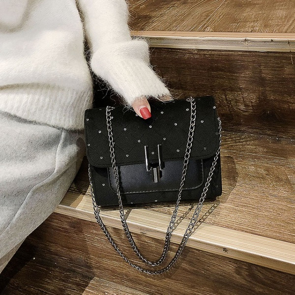 Γυναικεία τσάντα νέο μοντέλο από οικολογικό δέρμα με πούλιες