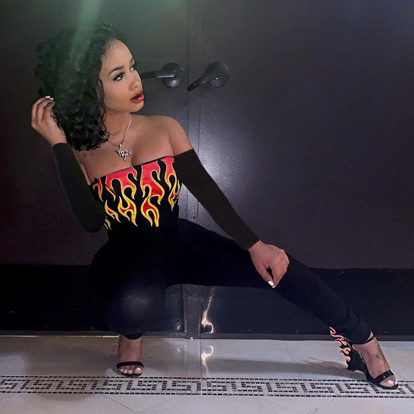 Moodne naiste keha pikkade varrukate ja aplikatsiooniga