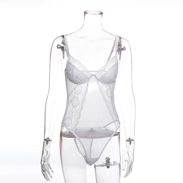 Intim női test vékony pántokkal és csipkével