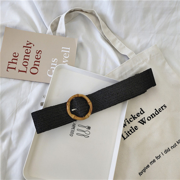 Naiste kootud vöö rõngaga