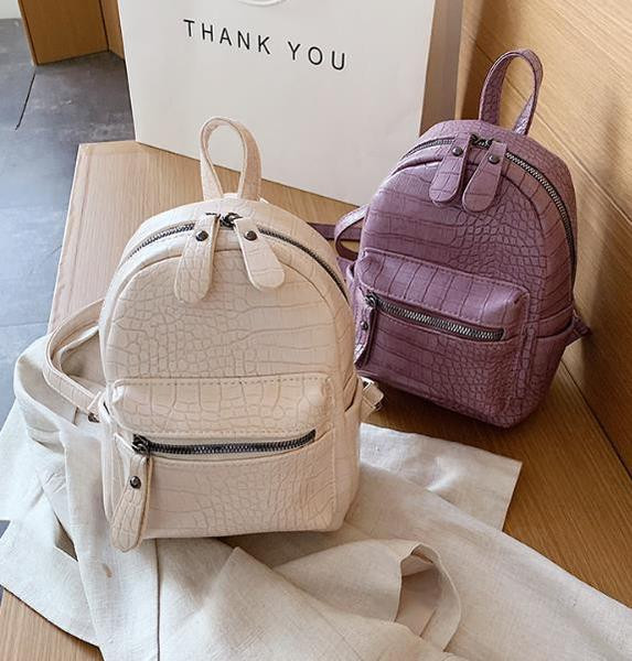 Női bőr táska cipzárral