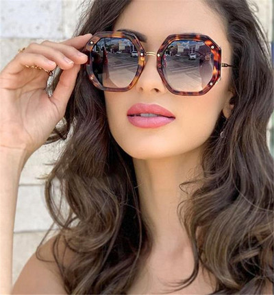 Μοντέρνα γυαλιά ηλίου - νέο μοντέλο