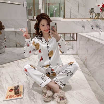 Női pizsama két részből, zsebbel és változatos applikációkkal