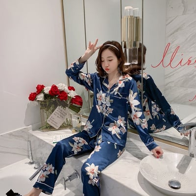 Női pizsama két részből, zsebbel és változatos applikációkkal