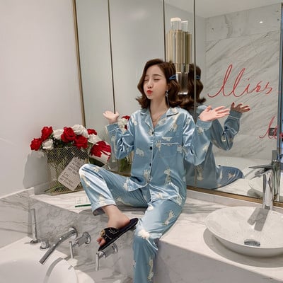 Női pizsama két részből, zsebbel és változatos applikációkkal