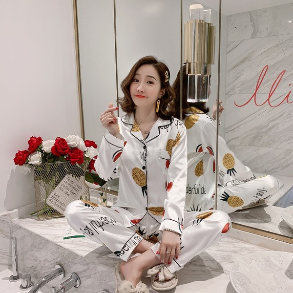 Női pizsama két részből, zsebbel és változatos applikációkkal