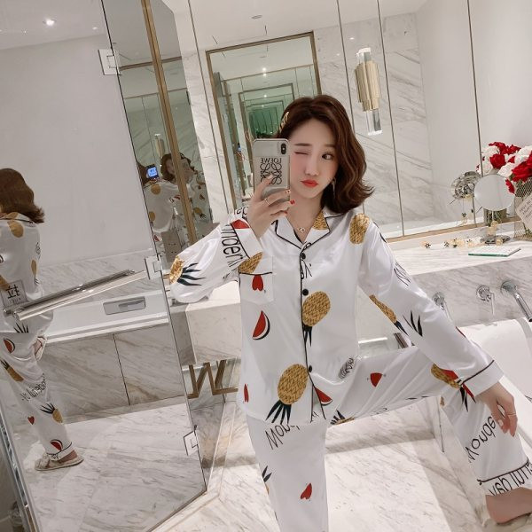 Női pizsama két részből, zsebbel és változatos applikációkkal