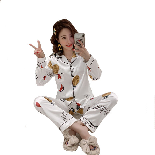 Női pizsama két részből, zsebbel és változatos applikációkkal