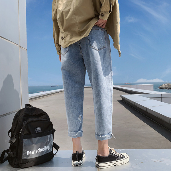 Alkalmi férfi farmernadrág szakadt gumival és zsebekkel