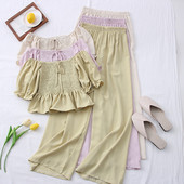 Hétköznapi női szett hosszú nadrágból és rövid blúzból