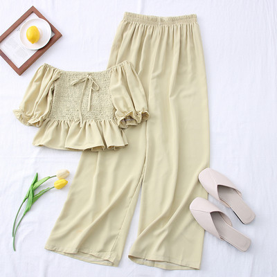 Hétköznapi női szett hosszú nadrágból és rövid blúzból