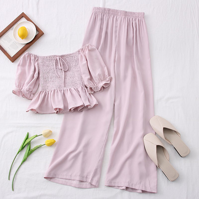 Hétköznapi női szett hosszú nadrágból és rövid blúzból