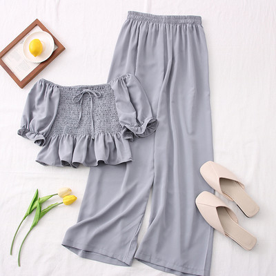 Hétköznapi női szett hosszú nadrágból és rövid blúzból