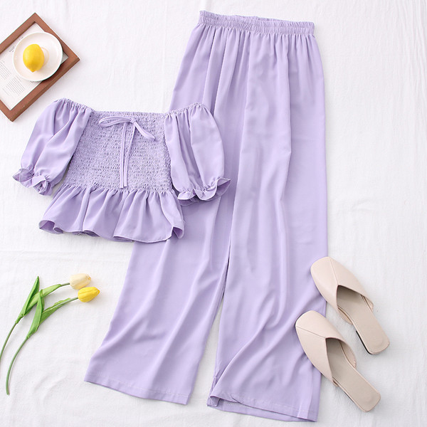 Hétköznapi női szett hosszú nadrágból és rövid blúzból