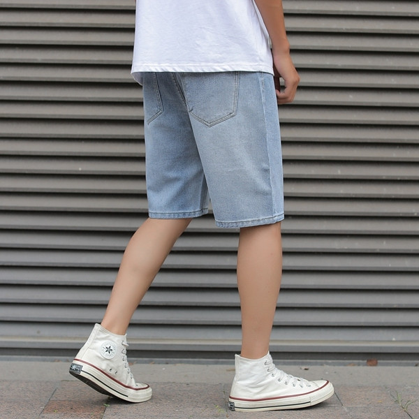 3/4-es férfi farmer, szakadt motívummal, kék színben