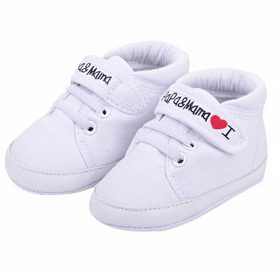 Бебешки обувки с връзки и лепенка в бял цвят 