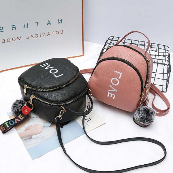 Kis női eco-bőr hátizsák hímzéssel