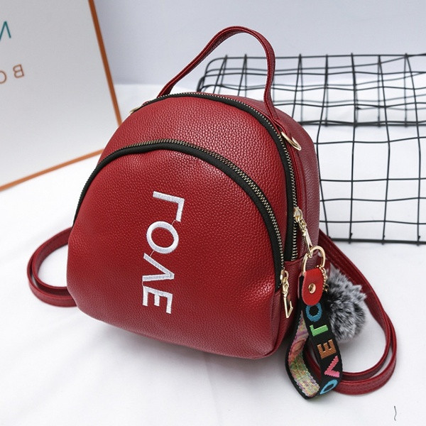 Kis női eco-bőr hátizsák hímzéssel