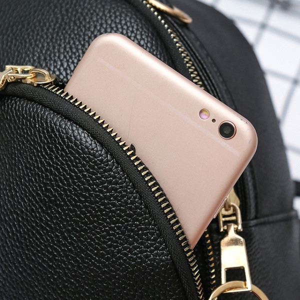 Kis női eco-bőr hátizsák hímzéssel