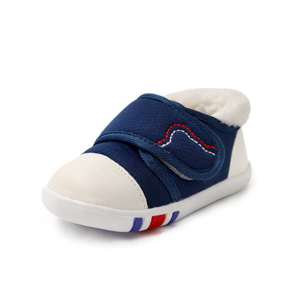 Babacipő szalaggal és puha béléssel