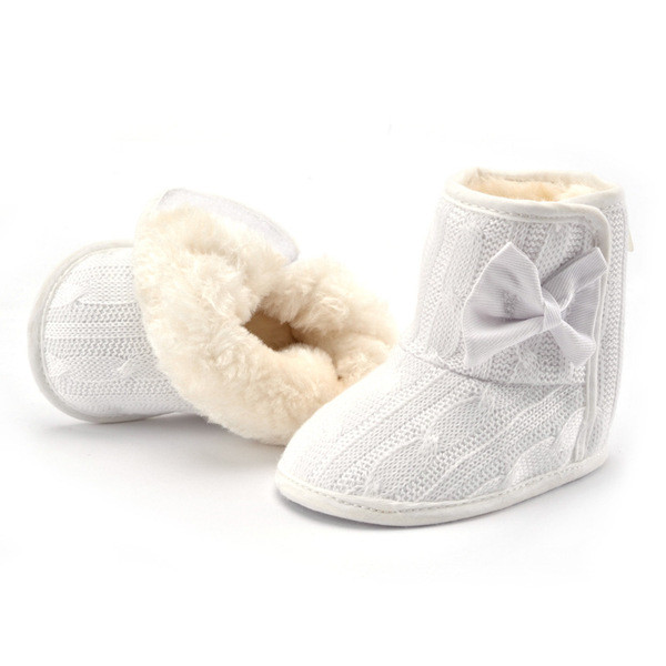 Puha bélésű és szalagos babacipő télre is alkalmas