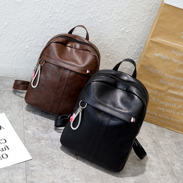 Női műbőr hátizsák cipzárral