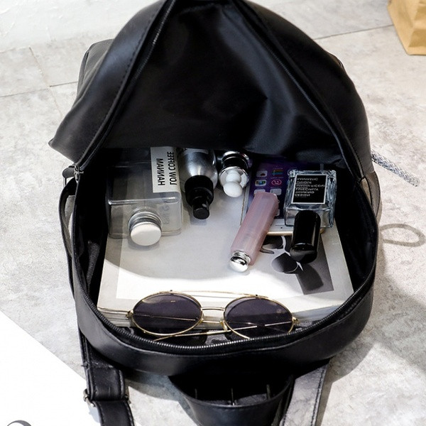 Női műbőr hátizsák cipzárral