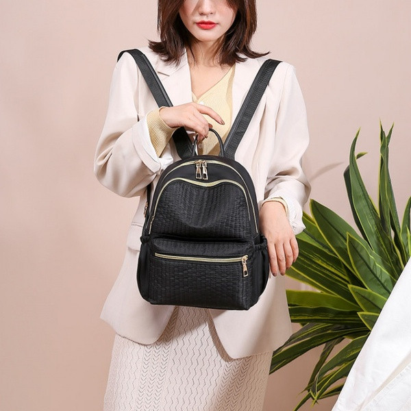 Hétköznapi női hátizsák új modellje cipzárral