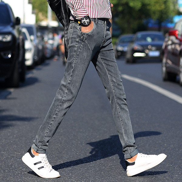 Férfi testre szabott farmernadrág zsebekkel