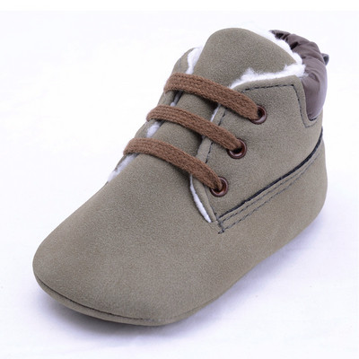 Modern gyerekcipő puha béléssel és fűzővel