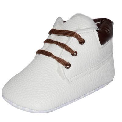 Modern gyerekcipő puha béléssel és fűzővel