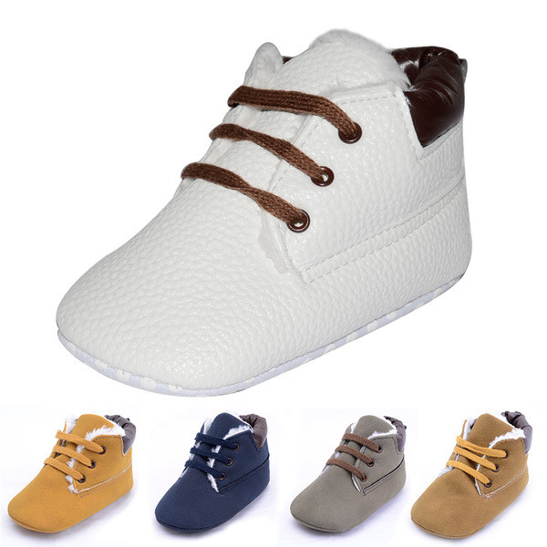 Modern gyerekcipő puha béléssel és fűzővel