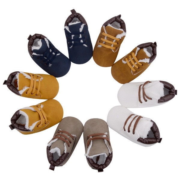 Modern gyerekcipő puha béléssel és fűzővel