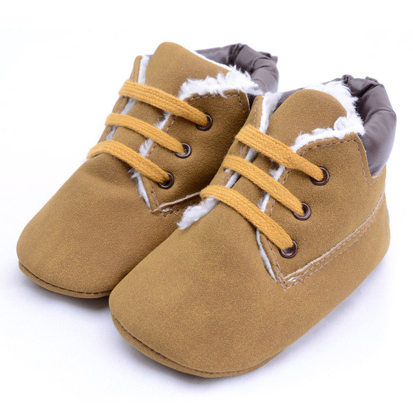 Modern gyerekcipő puha béléssel és fűzővel