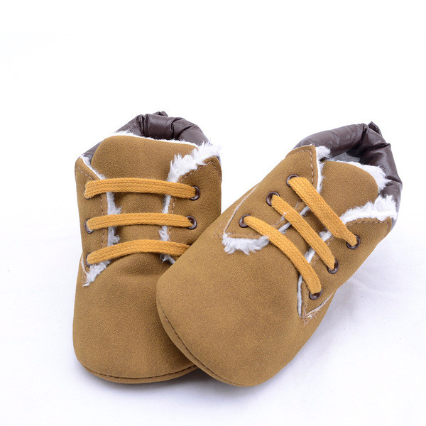 Modern gyerekcipő puha béléssel és fűzővel