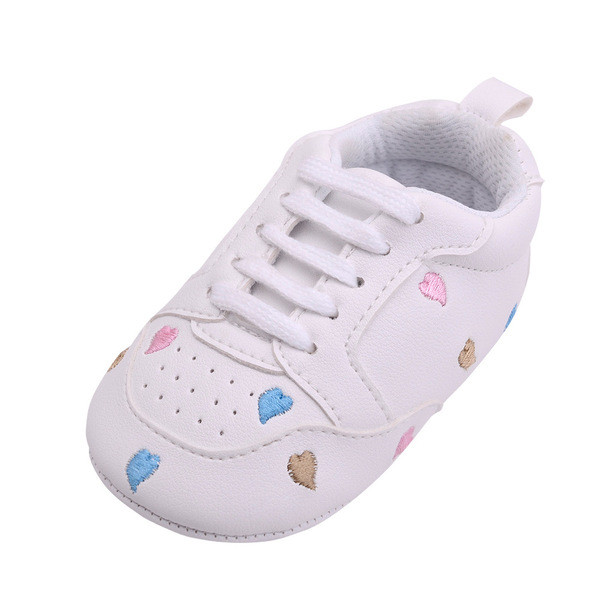 Babacipő puha béléssel és fűzővel