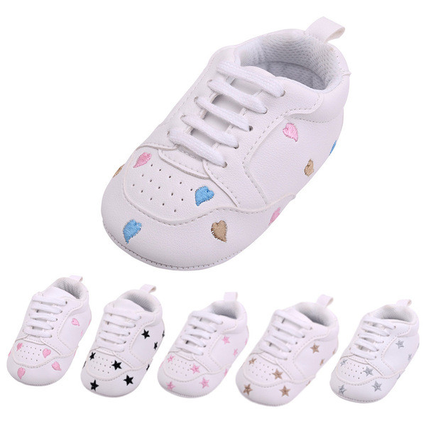 Babacipő puha béléssel és fűzővel