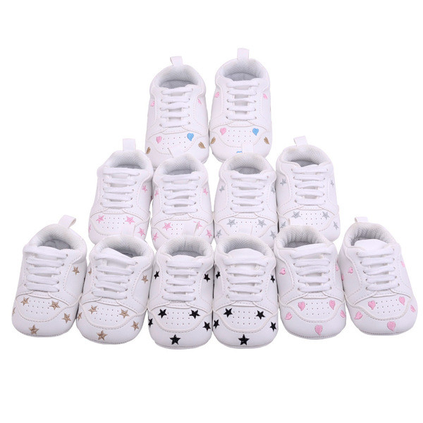 Babacipő puha béléssel és fűzővel