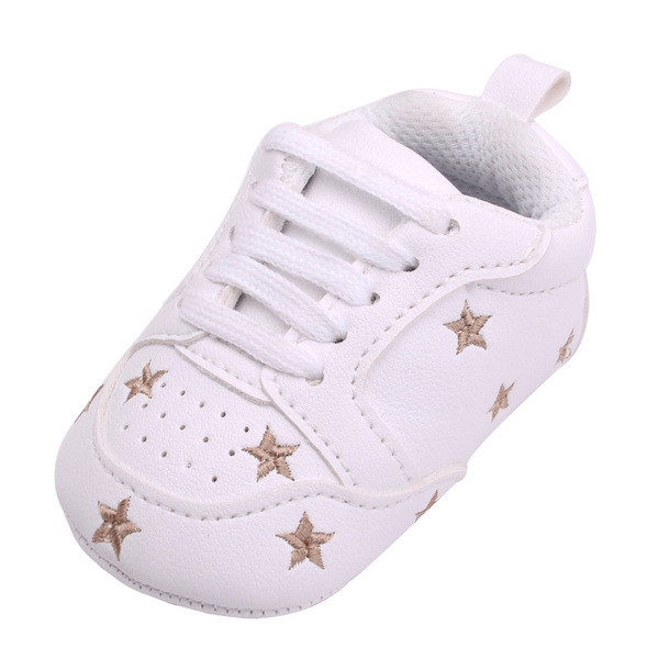 Babacipő puha béléssel és fűzővel