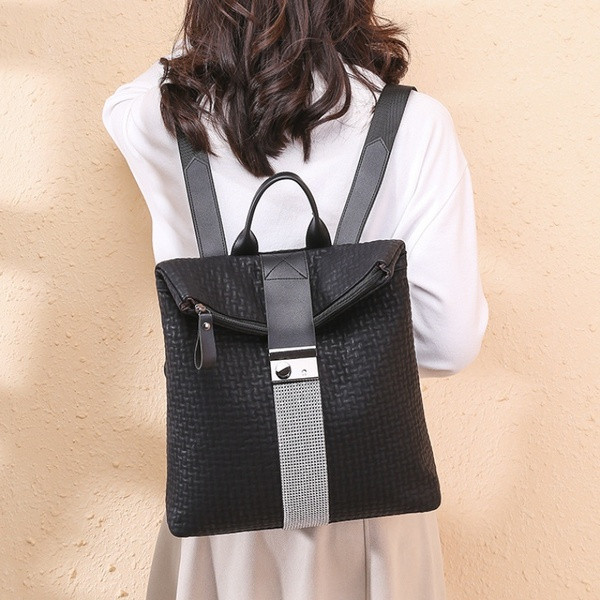 Modern női hátizsák kövekkel fekete színben